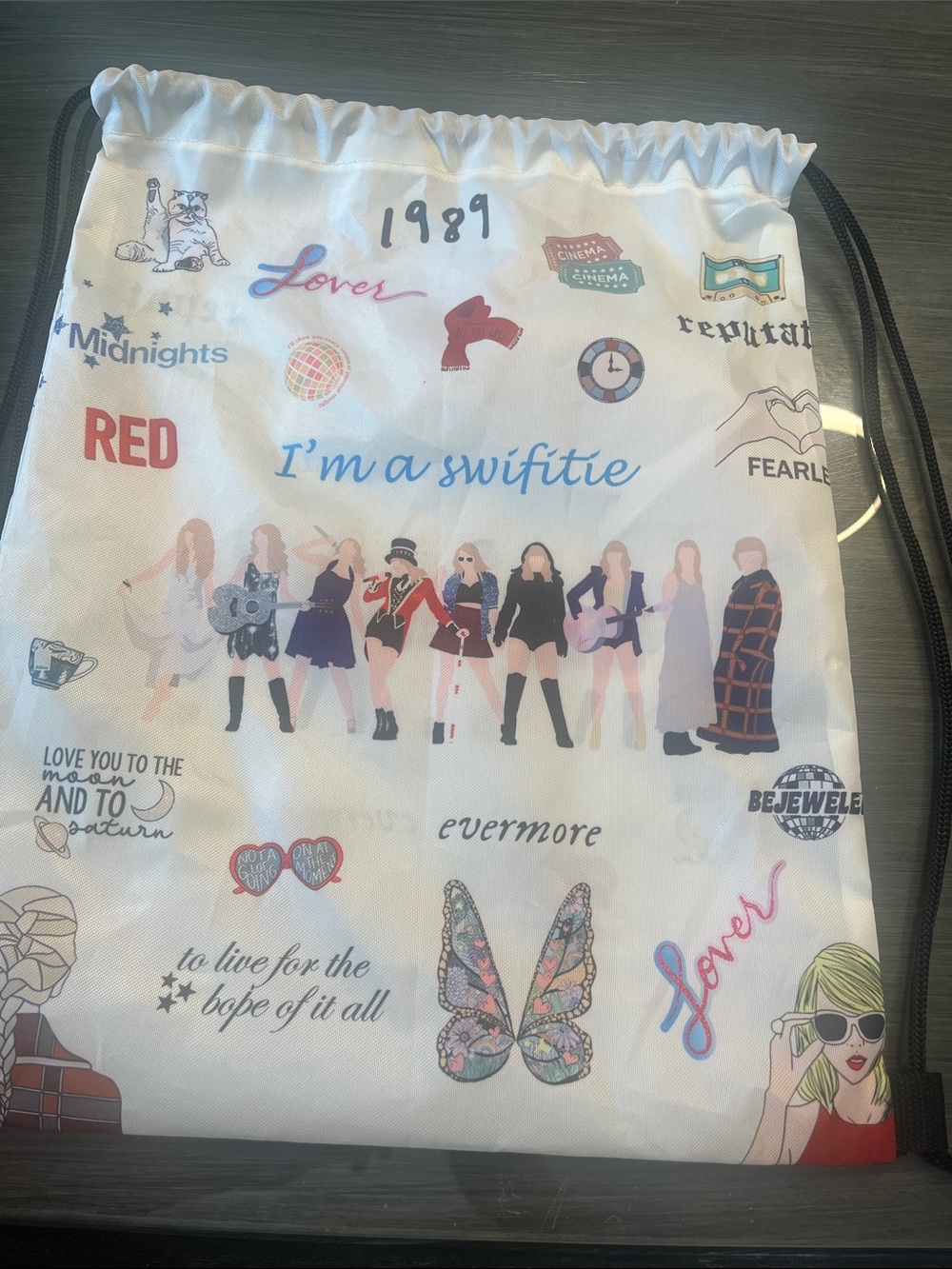 White 'I'm a Swiftie' Graphic Drawstring Bag